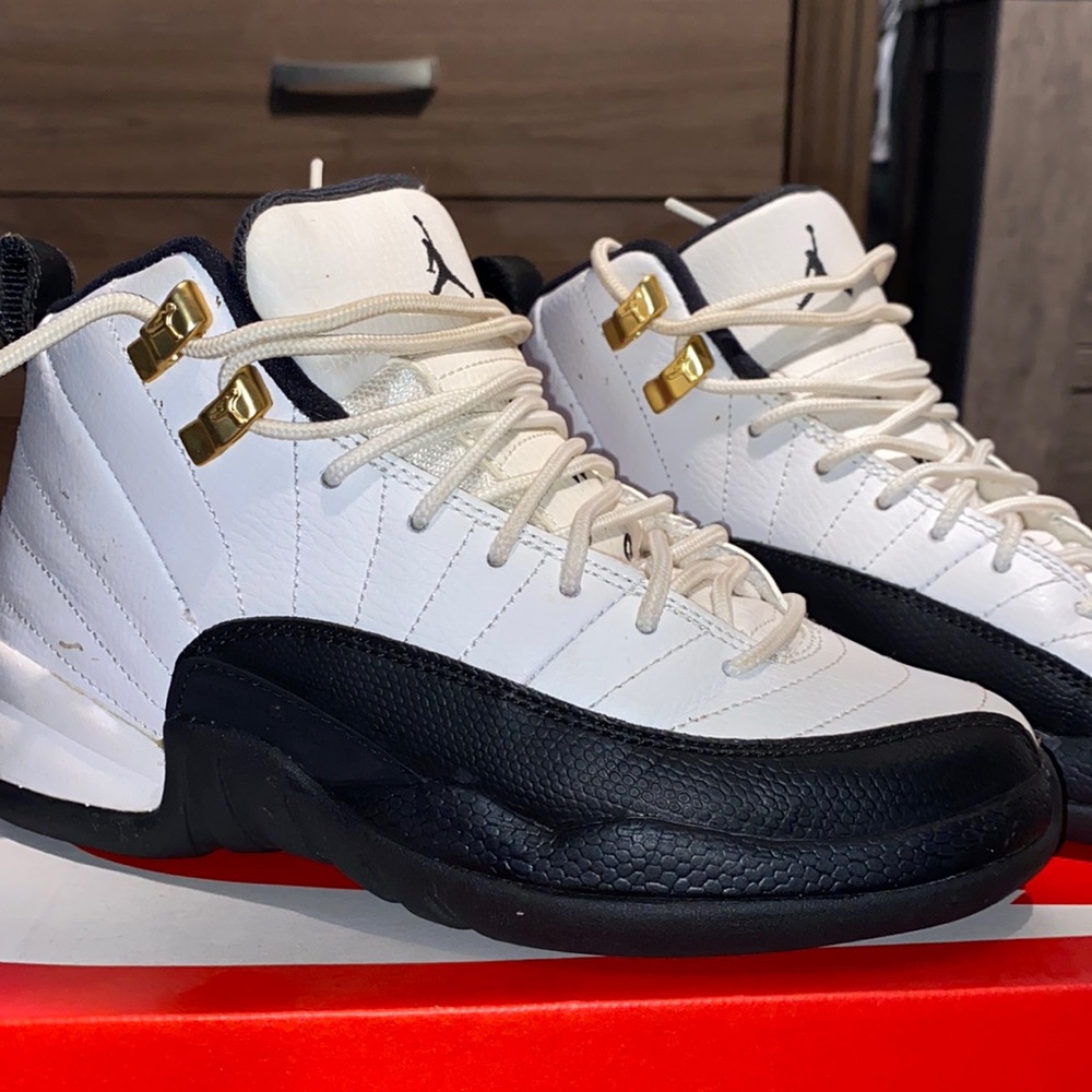 Taxi Jordan white and black